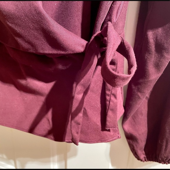 Like New Vetta The Vintage Collar Wrap Blouse - Picture 9 of 14